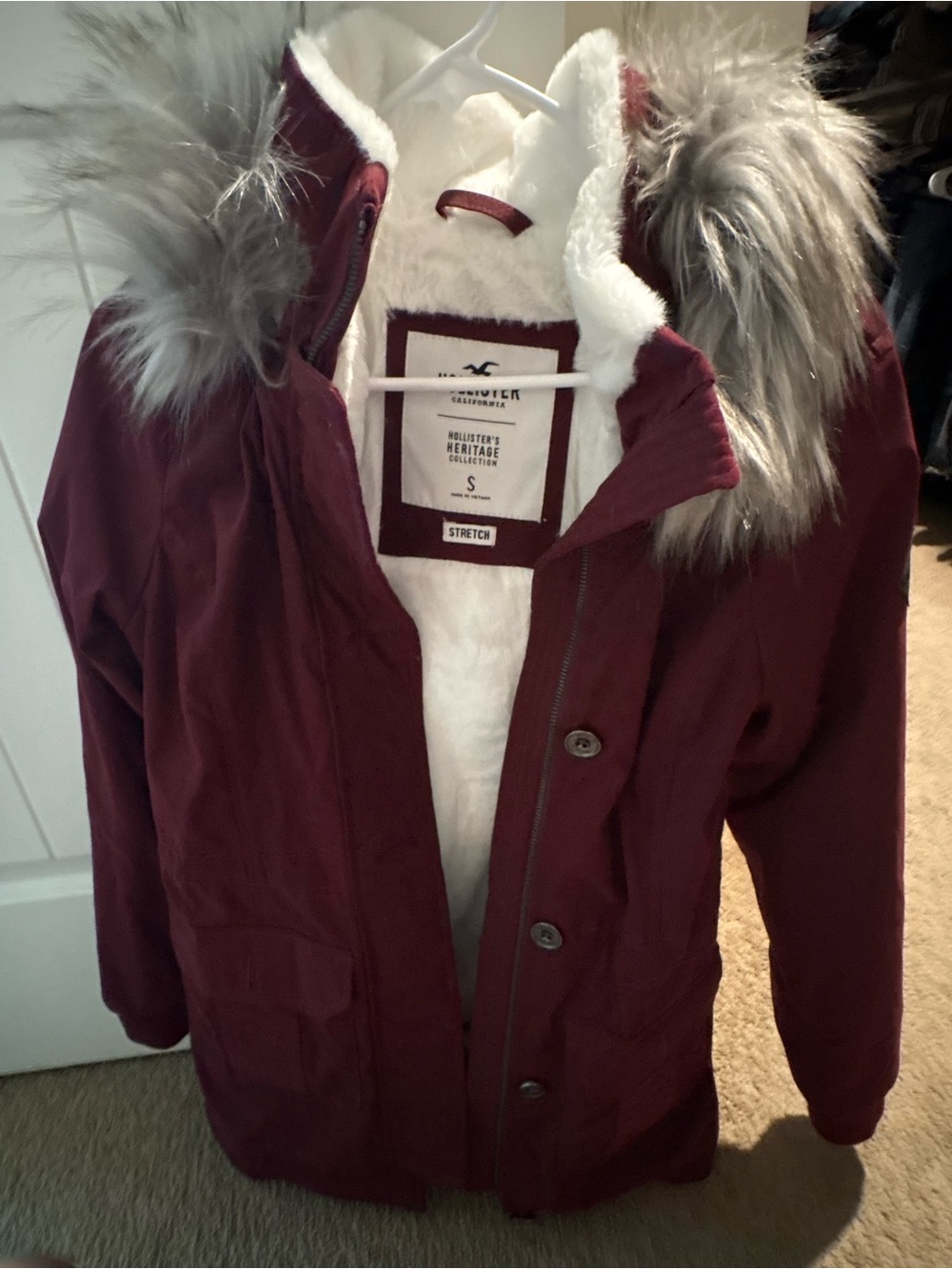 Hollister Women's Burgundy Puffer Coat with Faux-Fur Hood